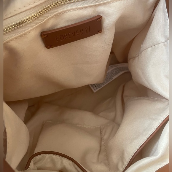 Forever21 faux-shearling backpack, 90s style, perfect condition, never worn - Picture 4 of 9